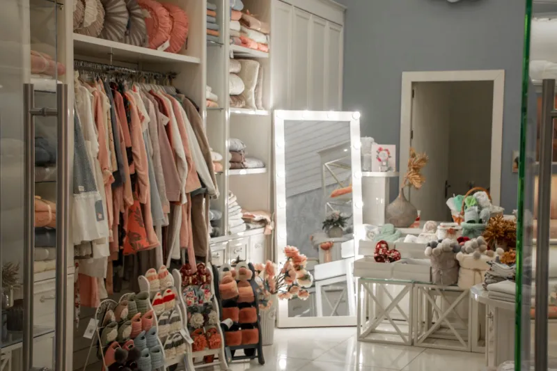 The Invisible Merchandising: How American Boutiques Bottle Their Atmosphere