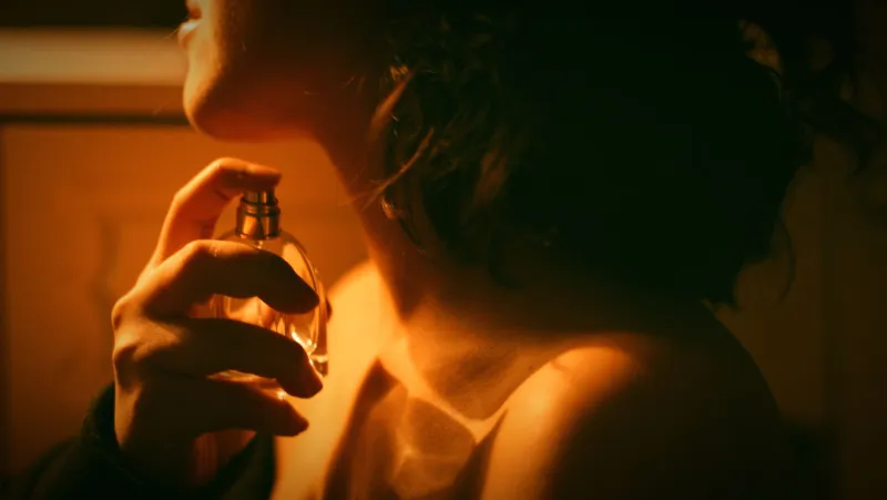 One Bottle, Ten Personalities: How Your Skin Rewrites the Perfume You Wear