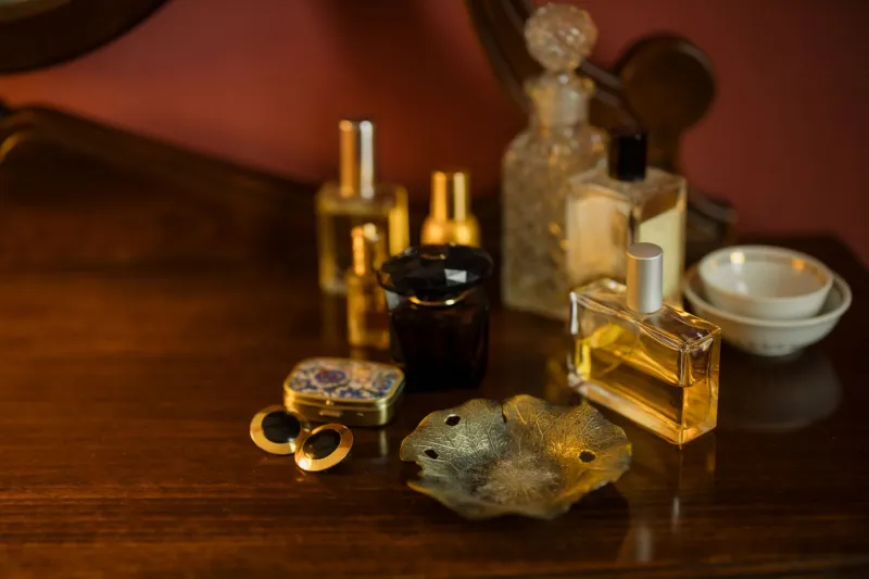 Powder, Musk, and Memory: The Vintage Materials Quietly Taking Over 2025